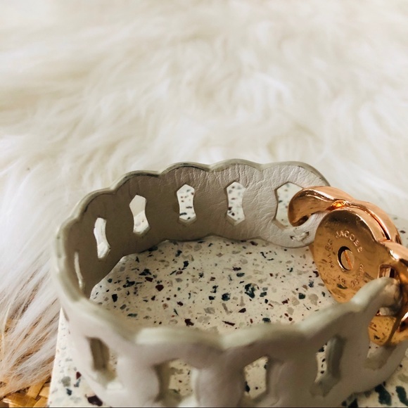 marc by marc jacobs | turnlock bracelet✨ - Picture 2 of 6